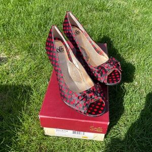 Black and red women’s heels , worn but good condition